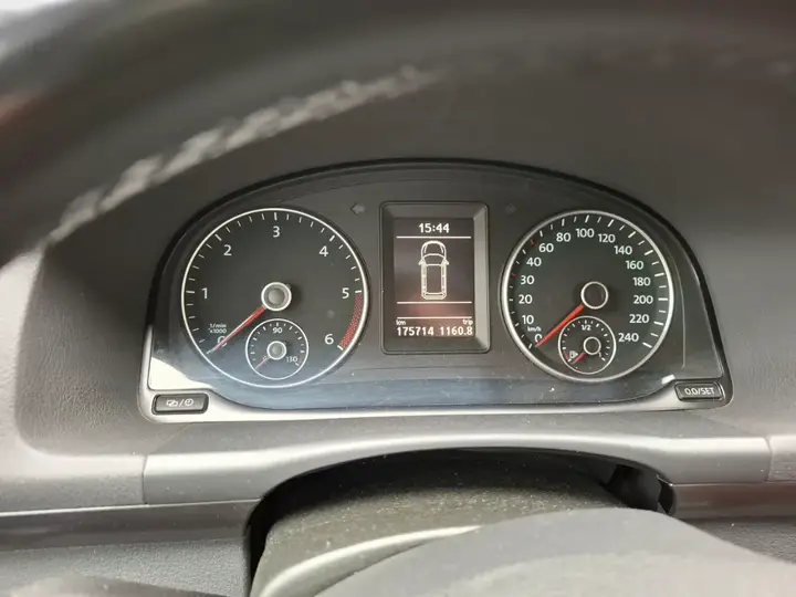 Volkswagen Touran 2014 photo 3