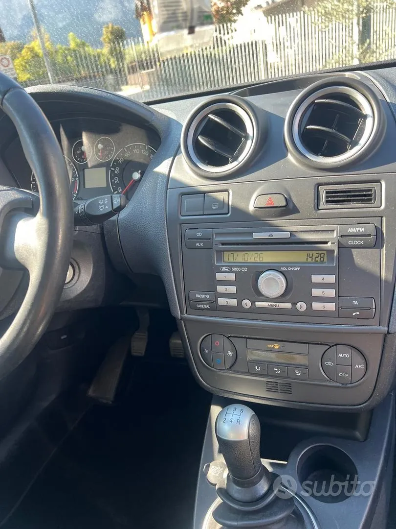 Ford Fiesta 2006 photo 4
