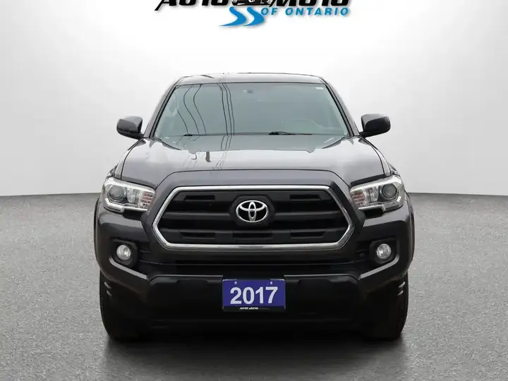Toyota Tacoma 2017 photo 2