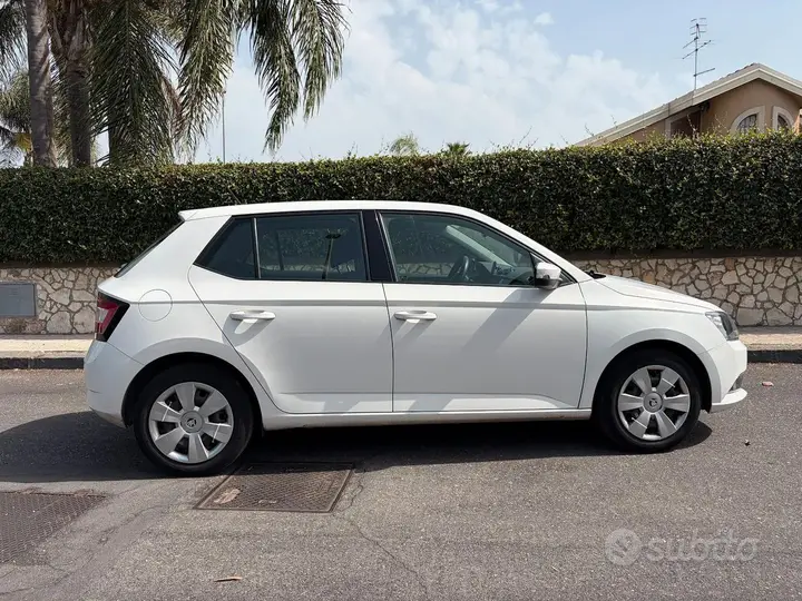 Skoda Fabia 2017 photo 3