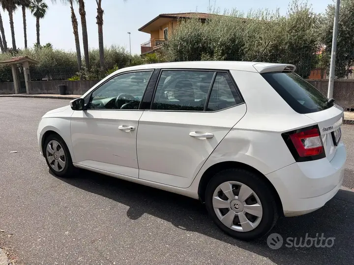 Skoda Fabia 2017 photo 4