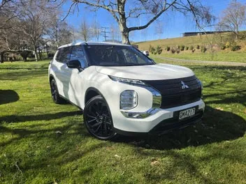 Mitsubishi Outlander 2024 photo 2