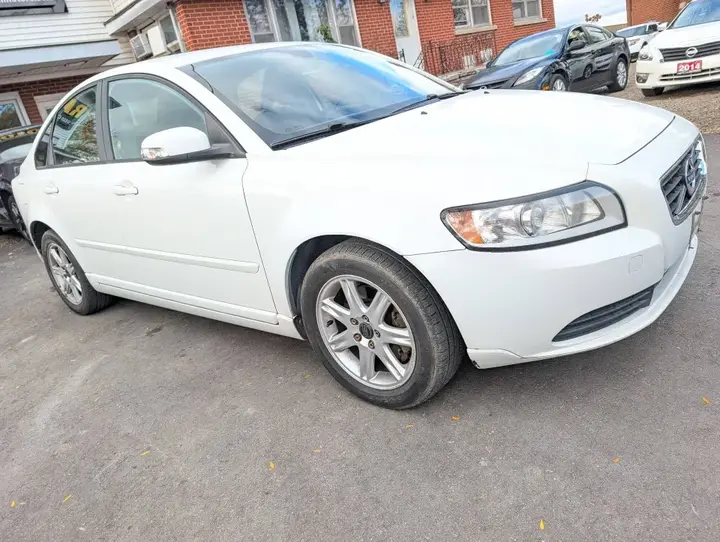 Volvo S40 2011 photo 3