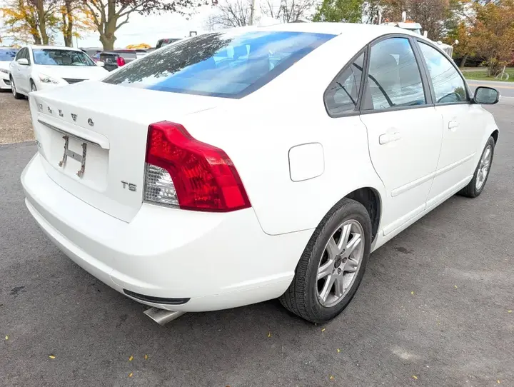 Volvo S40 2011 photo 4