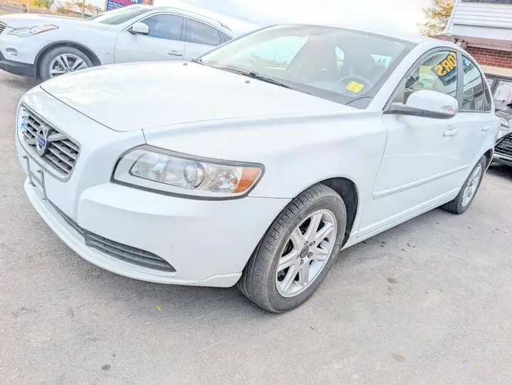 Volvo S40 2011 photo 2