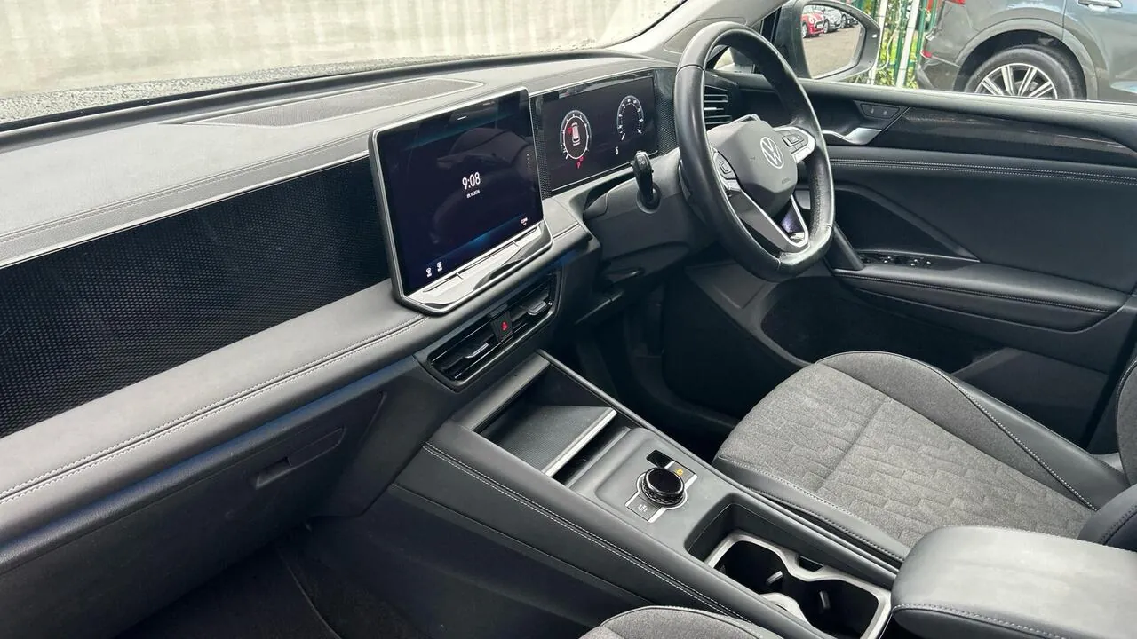 Volkswagen Tiguan 2024 photo 2