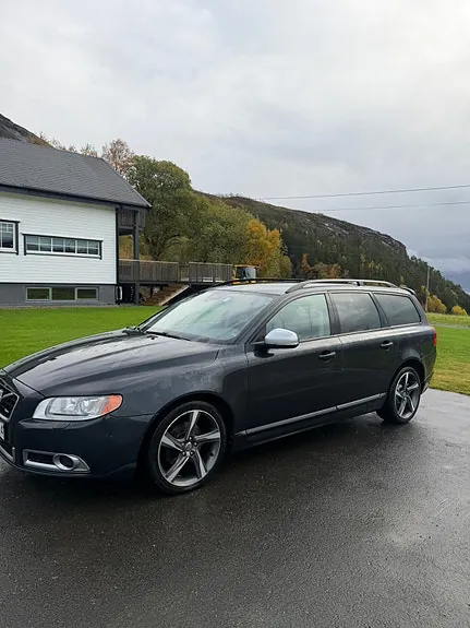 Volvo V70 2012 photo 2