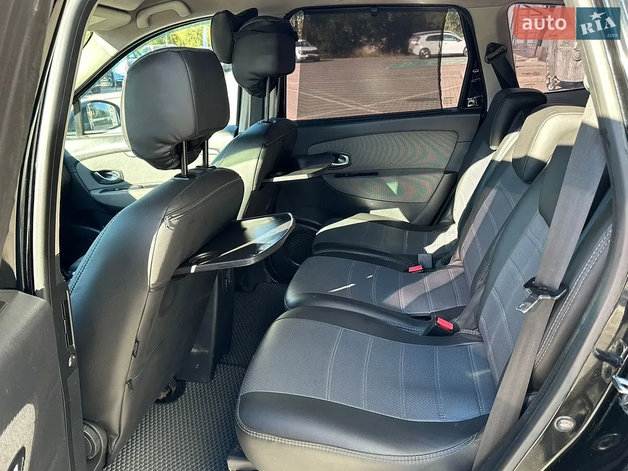Renault Grand Scenic 2011 photo 3