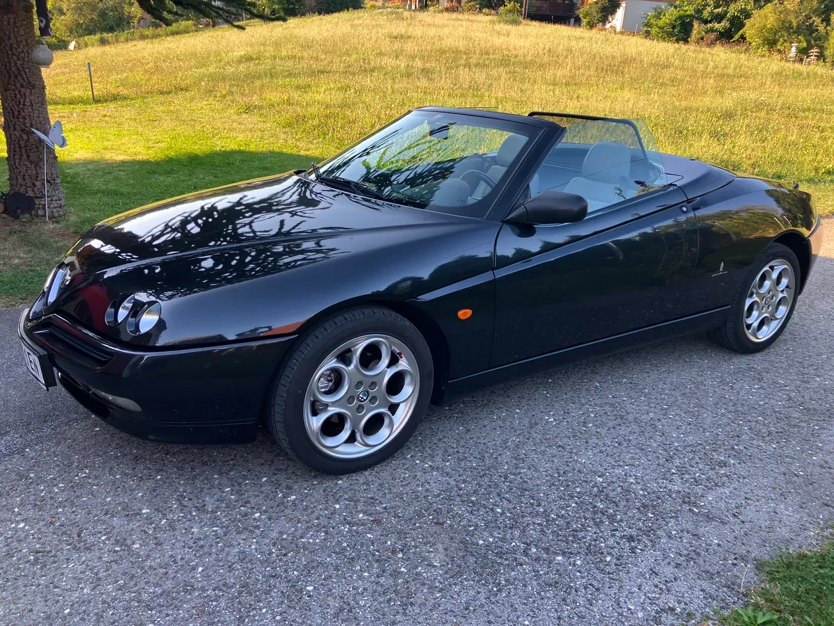 Alfa Romeo Spider 2001 photo 2