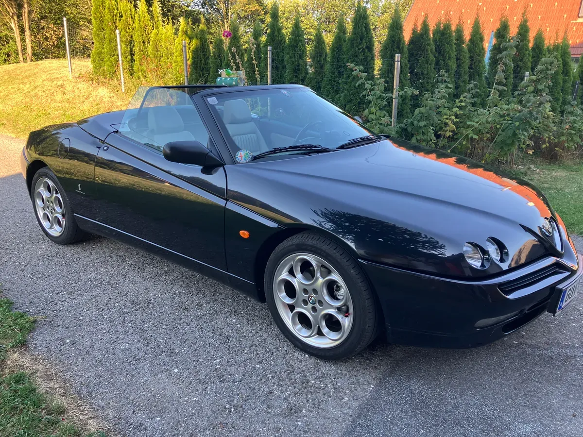 Alfa Romeo Spider 2001 photo 3
