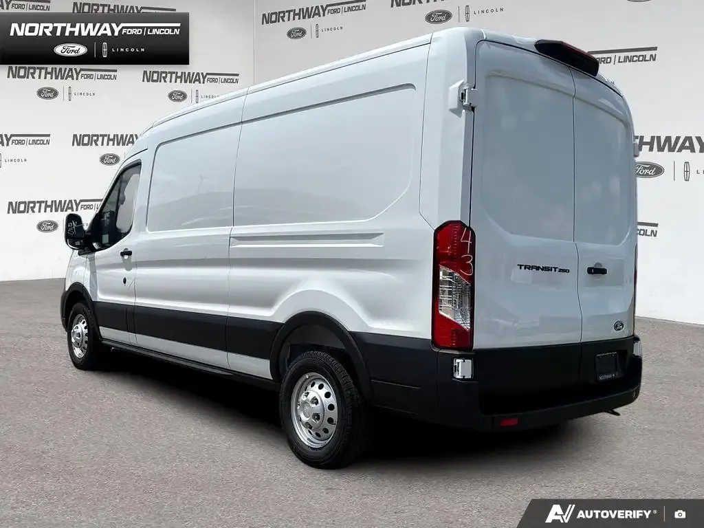 Ford Transit 2026 photo 4