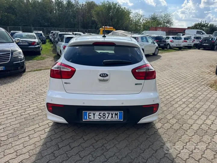 Kia Rio 2015 photo 4