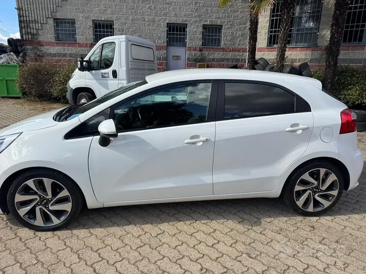 Kia Rio 2015 photo 2
