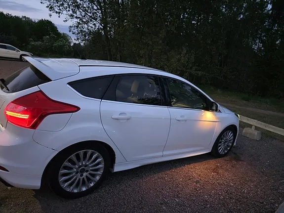 Ford Focus 2015 photo 2