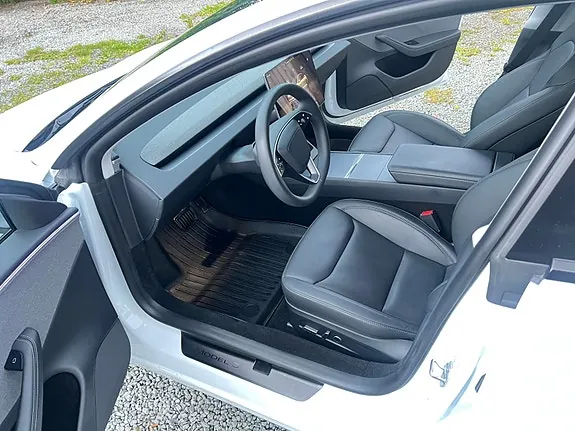 Tesla Model 3 2024 photo 4