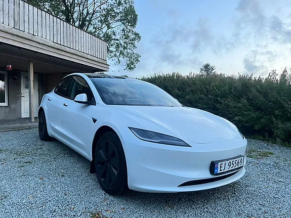 Tesla Model 3 2024 photo 2