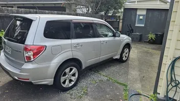 Subaru Forester 2010 photo 2