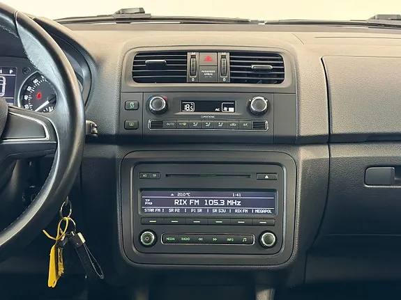 Skoda Fabia 2015 photo 3