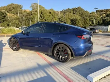 Tesla Model Y 2023 photo 3