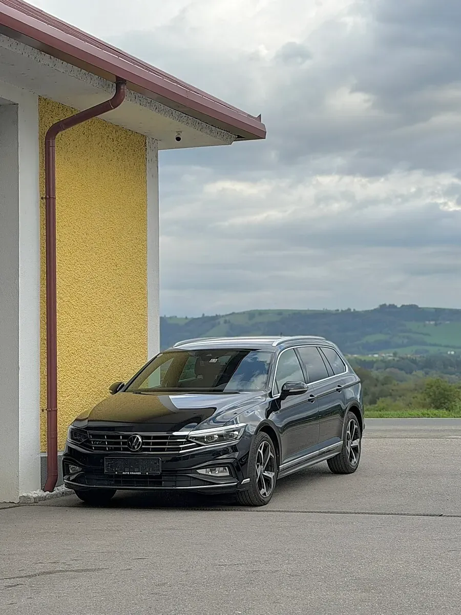 Volkswagen Passat 2023 photo 2