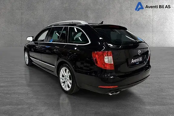 Skoda Superb 2011 photo 5