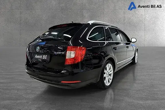 Skoda Superb 2011 photo 3