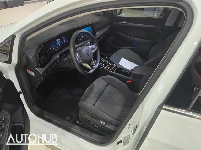 Volkswagen Golf 2023 photo 2