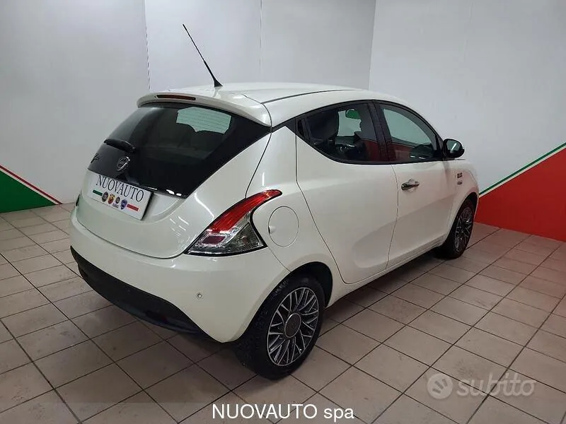 Lancia Ypsilon 2015 photo 4