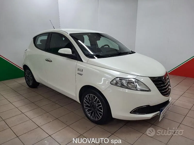 Lancia Ypsilon 2015 photo 2