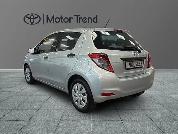 Toyota Yaris 2014 photo 2