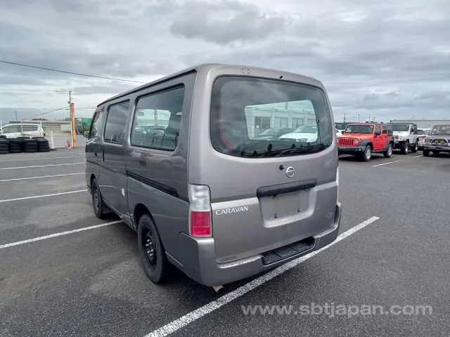Nissan Caravan 2009 photo 3