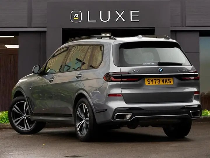 BMW X7 2023 photo 2