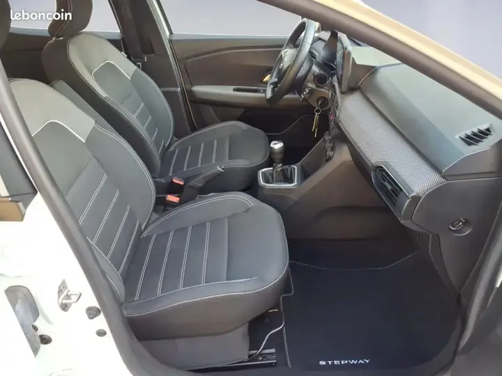 Dacia Sandero 2022 photo 2