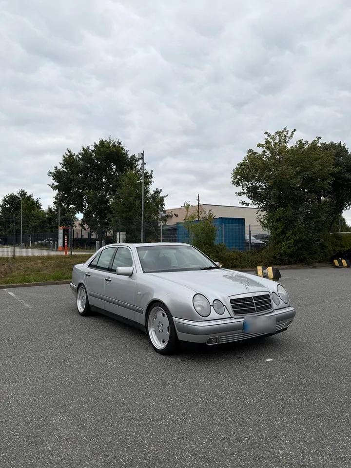 Mercedes-Benz W210