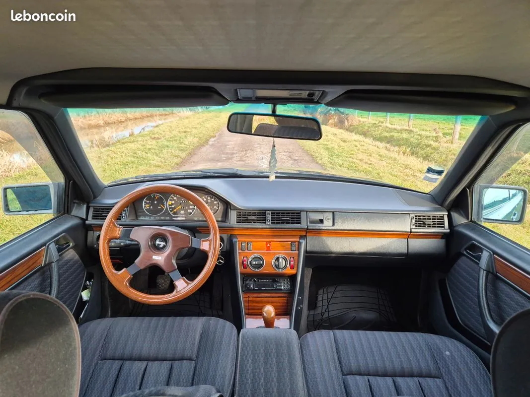 Mercedes-Benz 300 1991 photo 2