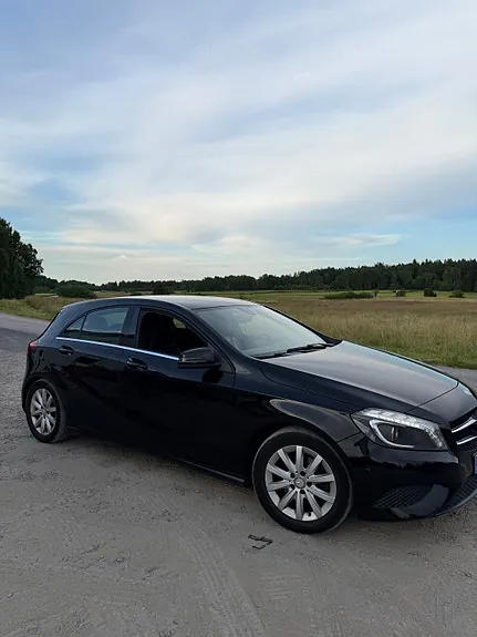 Mercedes-Benz A180 2014 photo 2