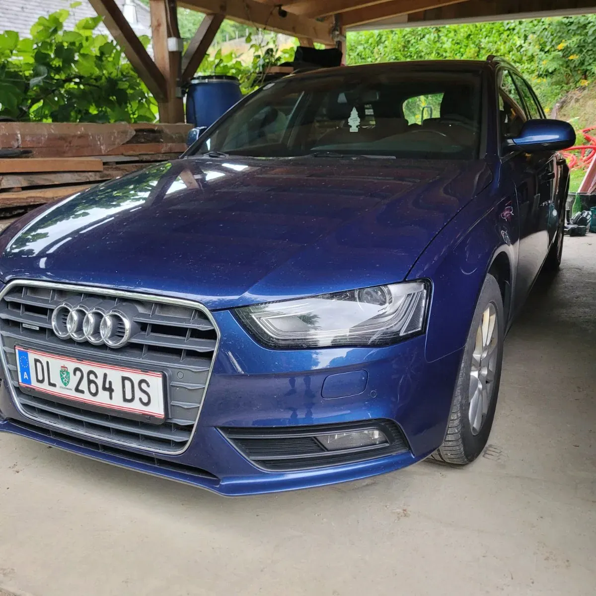 Audi A4 2014 photo 2