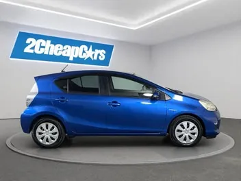 Toyota Aqua 2013 photo 5