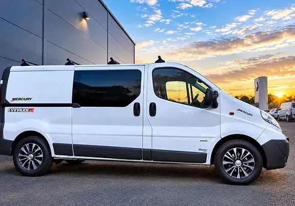 Opel Vivaro 2011 photo 2