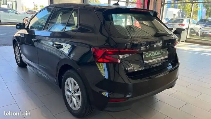 Skoda Fabia 2023 photo 2