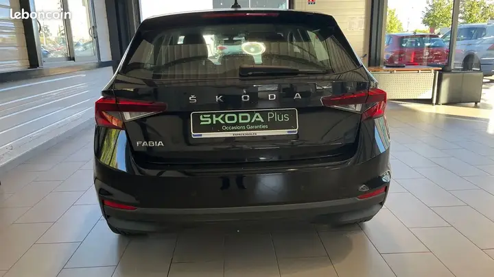 Skoda Fabia 2023 photo 3