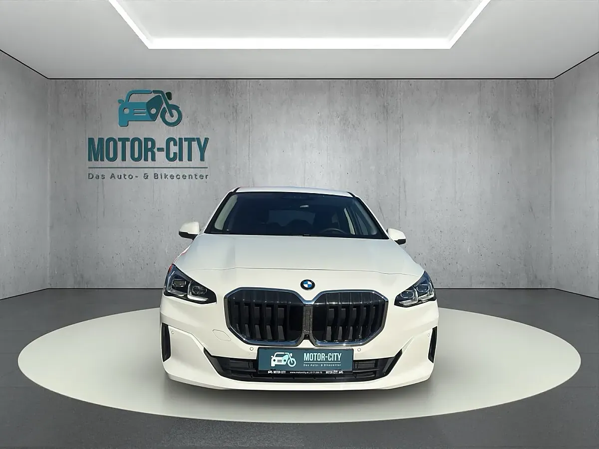 BMW 2 Series 2024 photo 3