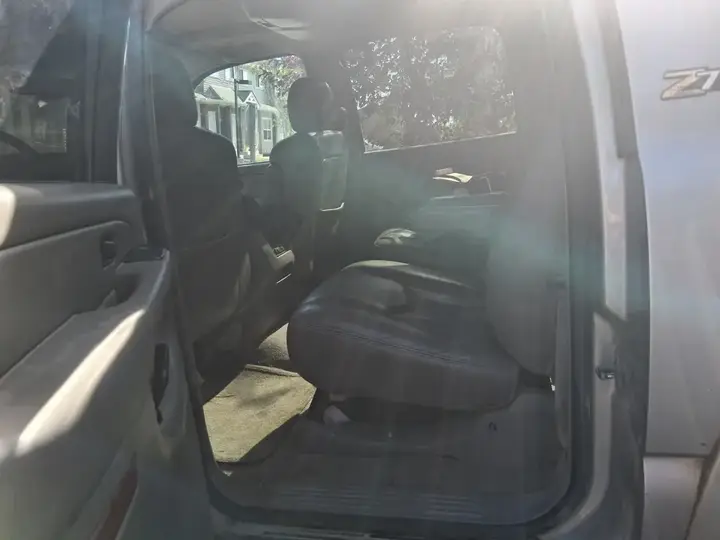 Chevrolet Suburban 2004 photo 5