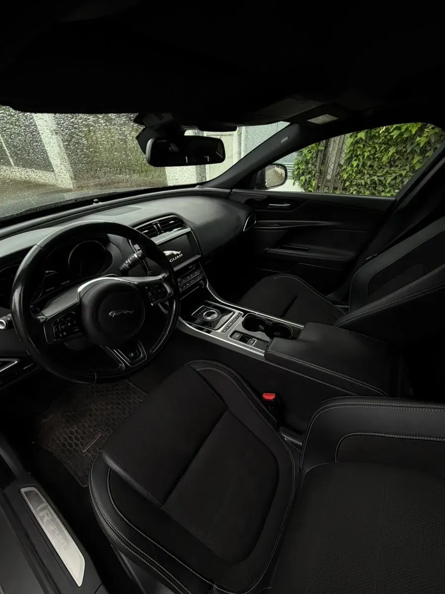 Jaguar Xe 2016 photo 3