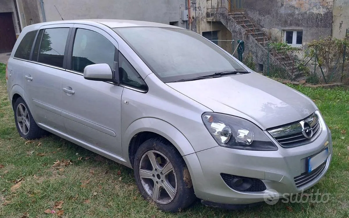 Opel Zafira 2010 photo 3
