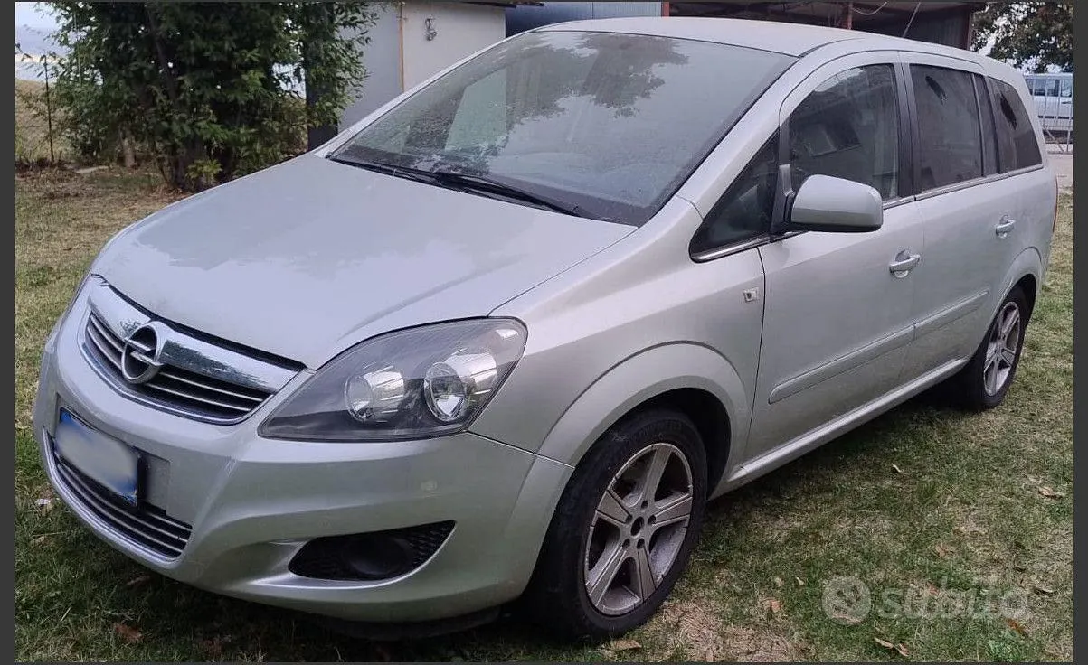 Opel Zafira 2010 photo 2