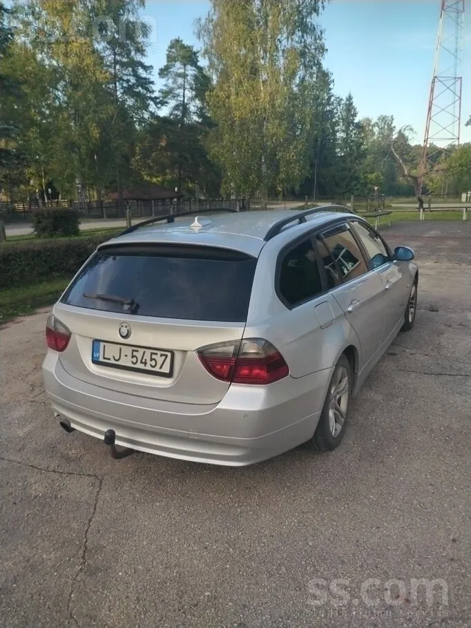 BMW 318 2008 photo 3