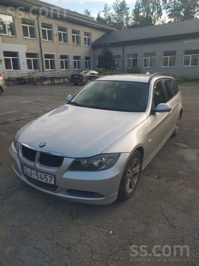 BMW 318 2008 photo 2