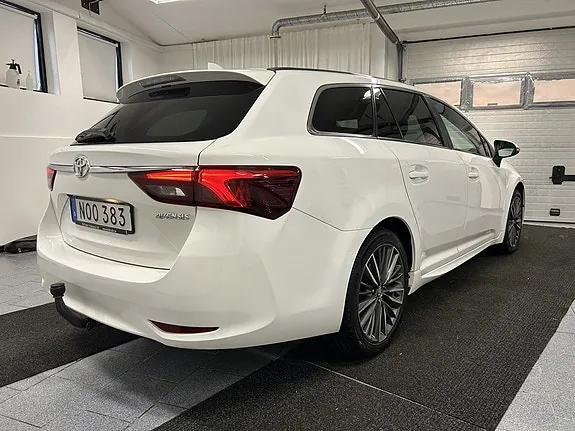 Toyota Avensis 2017 photo 2