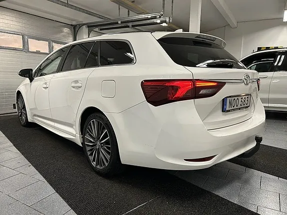 Toyota Avensis 2017 photo 4